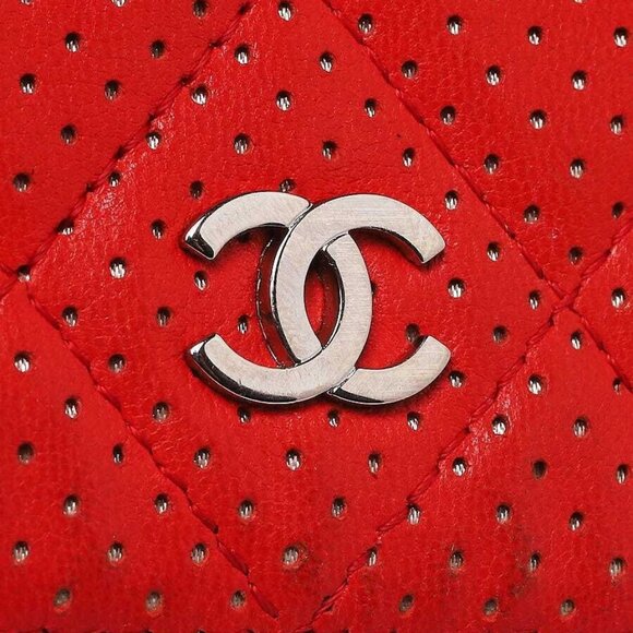 Chanel Red Perforated Lambskin Leather L Yen Wallet - Picture 4 of 10
